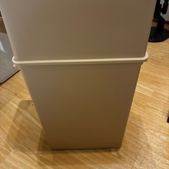 ゴミ箱の画像