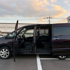 フリップダウンモニター付き☆月々1.1万円〜分割払い可❗️車検2年付き！大人気☆日産 セレナ ハイウェイスター☆8人乗り☆Bluetooth対応ナビ付き☆走行中DVD見れます☆ETC☆バックカメラ☆ドラレコ付きのフル装備☆両側電動スライドドア☆クルーズコントロール搭載☆ウィンカーミラー☆フル装備☆事故修復歴無し☆車内広々三列シート‼️の画像