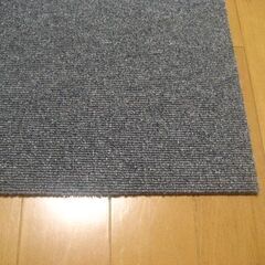 日本製タイルカーペット厚み6.5㎜・1枚２００円・在庫２７２枚（１６００）未使用品の画像
