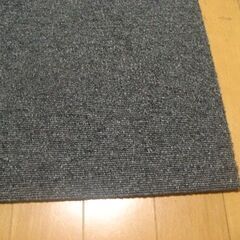 日本製タイルカーペット厚み6.5㎜・1枚２００円・在庫５８枚（１６４６）未使用品の画像