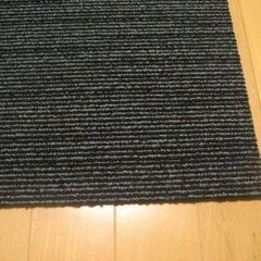 日本製タイルカーペット厚み6.5㎜・1枚２１０円・在庫３６枚（１６３１）未使用品の画像