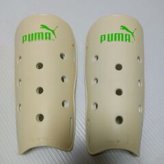 ◆PUMA プーマ｜サッカー用品 3点セット｜未使用ソックス｜未使用マジックテープバンド｜中古品レガース｜サッカー｜フットサルの画像