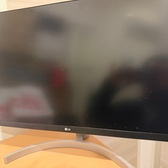 LG 4K モニターの画像
