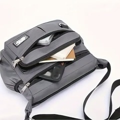 🉐シルバー大容量クロスボディバッグ❣️
の画像