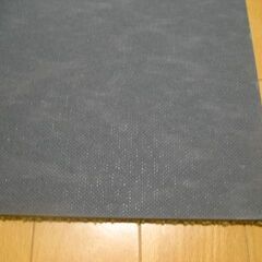 日本製タイルカーペット厚み９㎜・1枚２２０円・在庫４００枚（１６４１）未使用品の画像