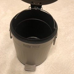 ペダル式ゴミ箱　グレージュの画像