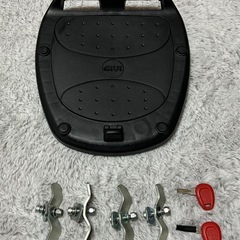 欠品なし！　GIVI モノロック トップケース　B32NBDの画像