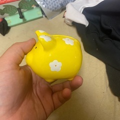 豚の花柄貯金箱の画像