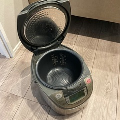 TOSHIBA🔴炊飯器　綺麗の画像