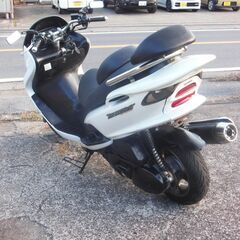 YAMAHA マジェスティ125FI エアロカウル 他カスタムして有　ホワイト　セル始動 オイル交換他 お金かけ整備　納車整備点検済み　登録後すぐ乗り出せます。直接引き渡し　配送手配も可の画像