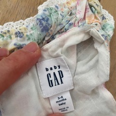 GAP ボディスーツ 3-6 months babyの画像