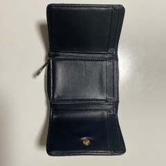 黒い財布の画像