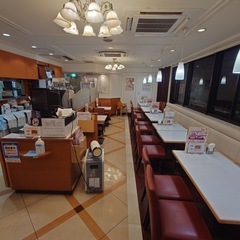 冷蔵ショーケース　椅子等　お譲り致しますの画像