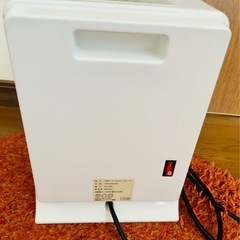 ほぼ新品未使用⭐︎ セラミックファンヒーター 600W/1200W 取説有の画像