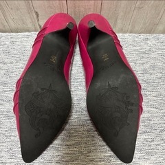 赤い（ピンクに近い）ストライプデザインパンプス　23cmの画像