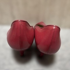 赤い（ピンクに近い）ストライプデザインパンプス　23cmの画像