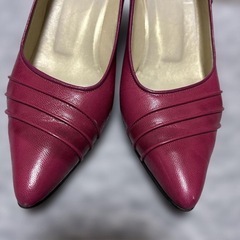 赤い（ピンクに近い）ストライプデザインパンプス　23cmの画像