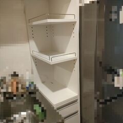 縦長ホワイト収納棚の画像