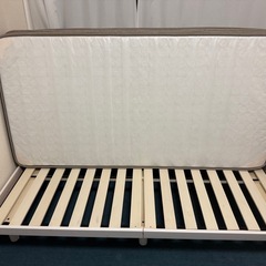 ニトリマットレス+木製ベッドの画像