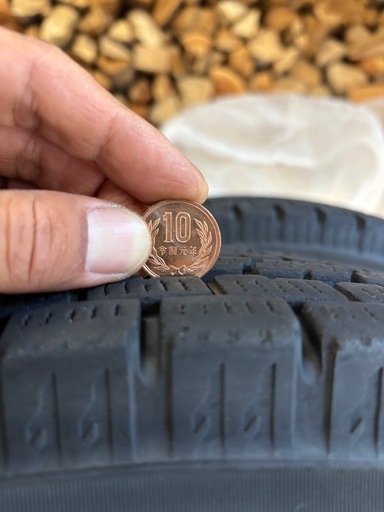 スタッドレスタイヤ　195/80R15