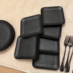 お皿とフォーク&ナイフ&陶器の入れ物（コップ）
の画像