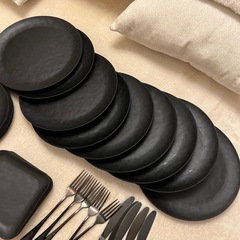 お皿とフォーク&ナイフ&陶器の入れ物（コップ）
の画像