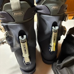 スキーブーツ　& 板とストックの画像