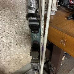 スキーブーツ　& 板とストックの画像