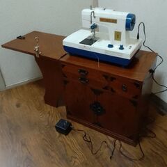 木製収納箱付 小型電動ミシンの画像