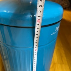 水色のゴミ箱 の画像