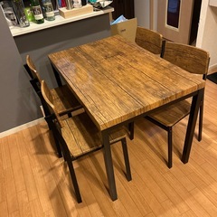 ダイニングテーブル、チェアセットの画像