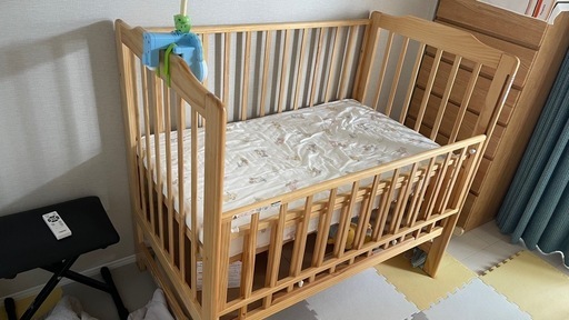 【中古・美品／北区受け取り限定】KATOJI（カトージ）ハイタイプ ベビーベッド／約1年使用・少し傷あり