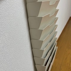 IKEA KVISSLE マガジンラック　書類整理に　10連スチール製　の画像