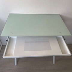 パソコンデスクの画像