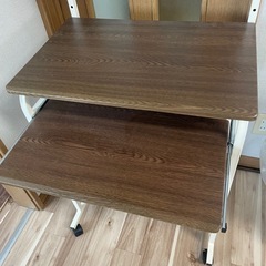 パソコンデスクの画像