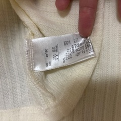 Vネックリブニットトップス　ホワイトの画像