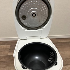 炊飯器　5合炊　アイリスオーヤマ　KERC-IB50-Wの画像