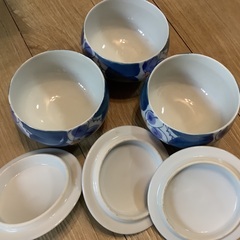有田焼 松青作　蓋付き　フタ付き　湯呑み三客セットで　焼き物の画像