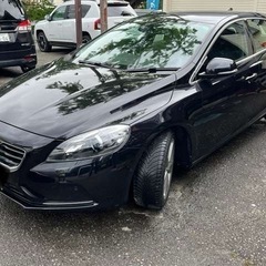 希少なブラック　ボルボ　V40の画像