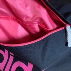 adidas ボストンバック　ブラック×ピンクの画像