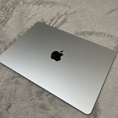 M2チップ搭載13インチMacBook Air - シルバー（Magic mouse付き）の画像