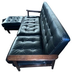 3人掛けソファ + オットマン付き　ブラック／合皮　格安の画像