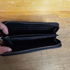 Bianchi(小さめ)ショルダーバックとMICHAELKORS財布の画像