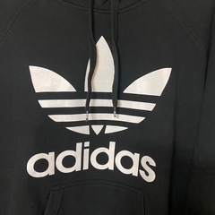 アディダス　オリジナルス　パーカー　ブラック　グレーの画像