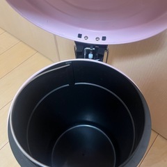ゴミ箱ピンク
の画像