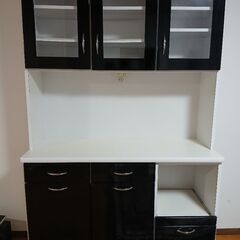 食器棚の画像