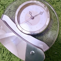 ✨クリア置き時計 オシャレ＆エレガント 銀×クリアで美しいインテリア◎目覚まし機能付き すぐに使える💛100円🕊️の画像