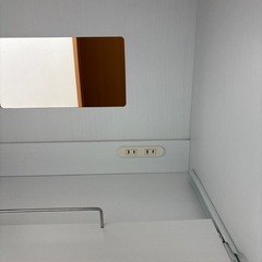 ホワイトキッチンカウンターレンジ台食器棚キャスター付きの画像