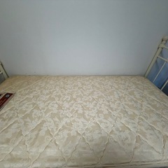 10万円した
ローラアシュレイ系シングルベッドの画像