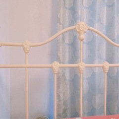 シングルローラアシュレイ風シングルベッドの画像